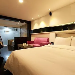 Otel Daniel Campanella, Seul